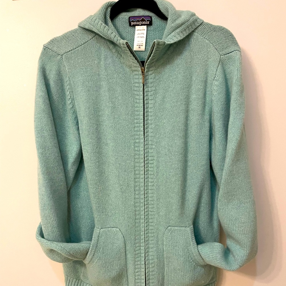 100% Cashmere Patagonia zip front hoodie sweater. EUC.